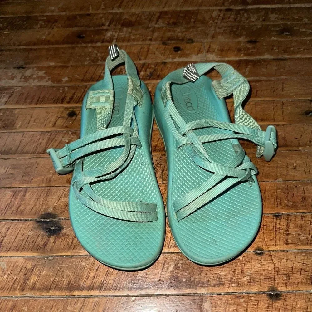 Chaco mint green gorpcore strappy arch support kids 4 sandals
